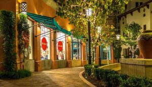 Outlet di lusso: come acquistare brand famosi spendendo meno